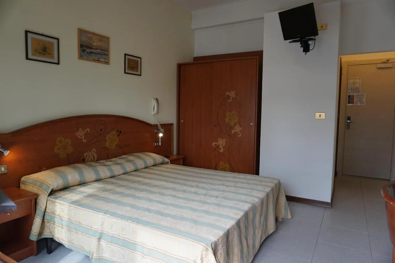 Hotel Ideal Sottomarina 3*,  Italy
